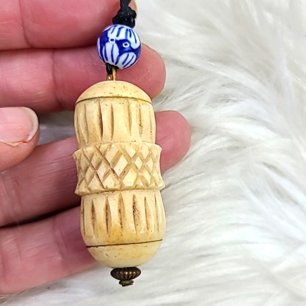 Necklace Pendant Creme Blue Vintage Carved Tibetan Bead Unisex Hippie Festival - Picture 6 of 6